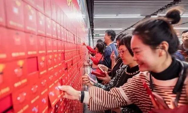 唯有這些抓人眼球的戶外廣告才配叫創(chuàng)意！標識主也滿意4
