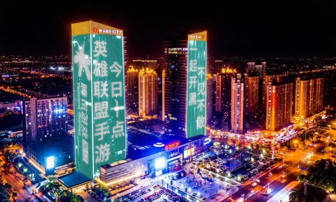 重塑吸引力：視覺(jué)感官雙重震蕩的室外廣告6