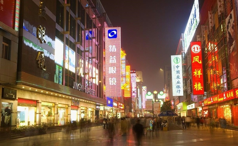 走在街上，發(fā)掘商店標(biāo)識(shí)一模一樣，統(tǒng)一式店鋪廣告牌有須要嗎？7