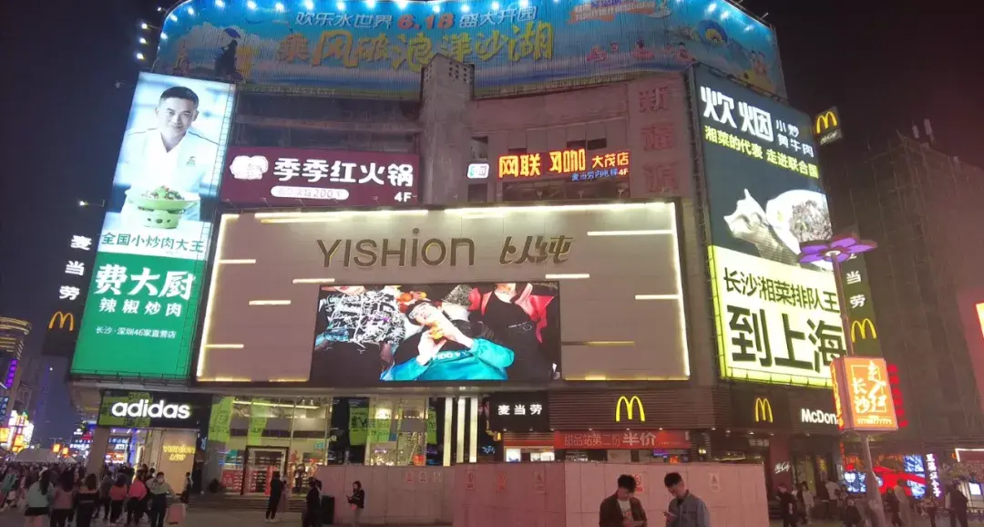 走訪長沙、重慶等地后，我總結(jié)出一套廣告牌“吸金術(shù)”