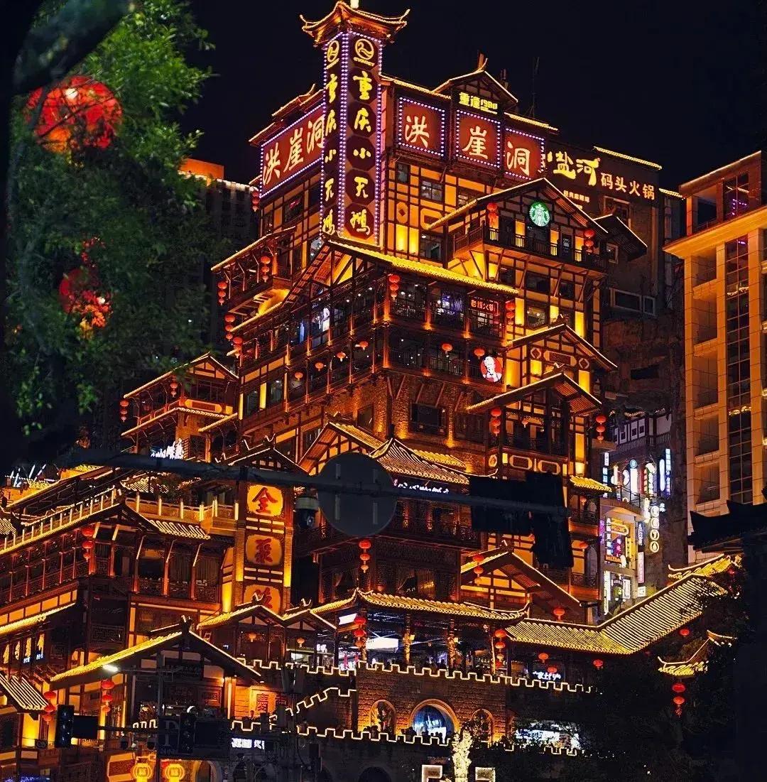 走訪長沙、重慶等地后，我總結(jié)出一套廣告牌“吸金術(shù)”8